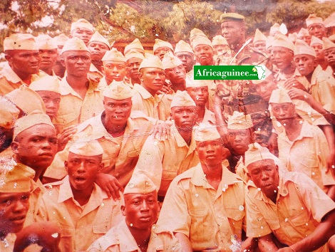 Un groupe des soldats radiés de l'armée en 2009