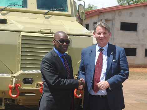 Feature image Dr Mohamed Diané et l'ambassadeur des USA, Dénis Hankins