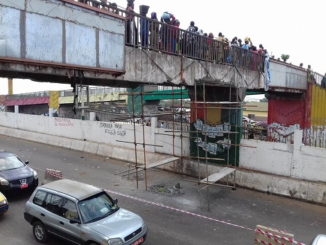 Feature image Passerelle de Gbessia, image d'archive