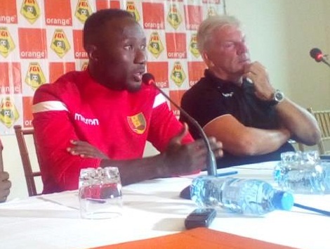 Feature image Naby Keita, capitaine du Sily National aux côté du sélectionneur Pul Put