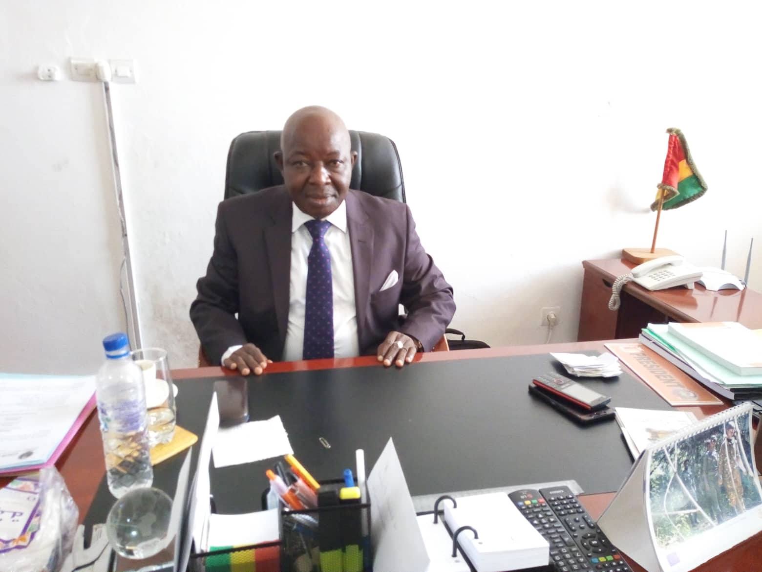 Feature image Kèlèfa Sall dans son bureau à la Cour Constitutionnelle