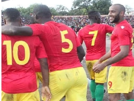 Feature image Des joueurs du Sily célébrant un but au stade 28 septembre de Conakry