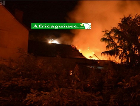 Des cases incendiées à Kintinia