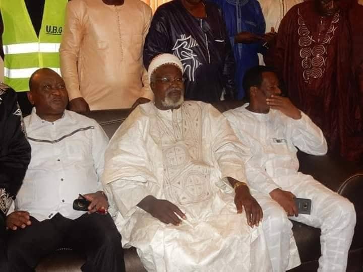 El hadj Sékhouna Soumah au milieu des Ministres Oyé Guilavogui et Cheick Taliby Sylla