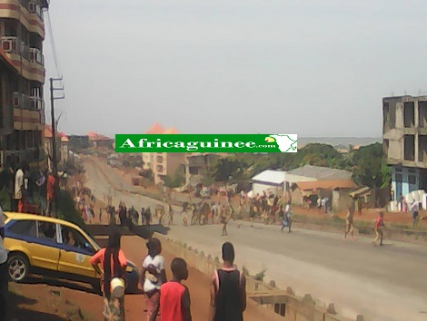 Des élèves manifestent à Conakry