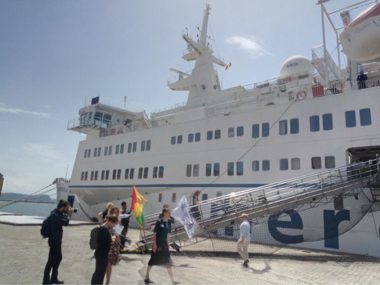 Le bateau Mercy Ship à Conakry