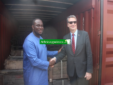 Feature image Le ministre des Travaux Publics Moustapha Naité en compagnie de l'ambassadeur de France en Guinée, Jean Marc Grosgurin