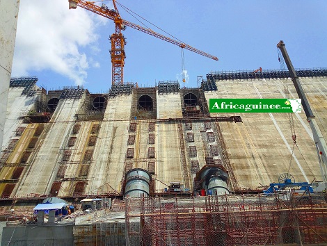 Le barrage de Souapiti en construction