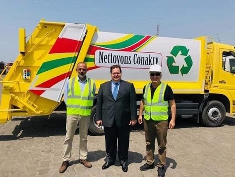 Arrivée à Conakry des Camions poubelles offerts par la société Albayrack