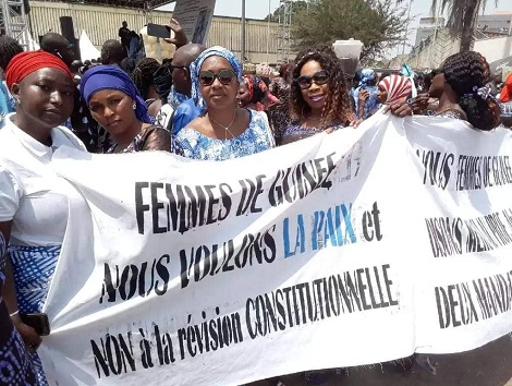 Des femmes opposées au troisième mandat au Palais du peuple