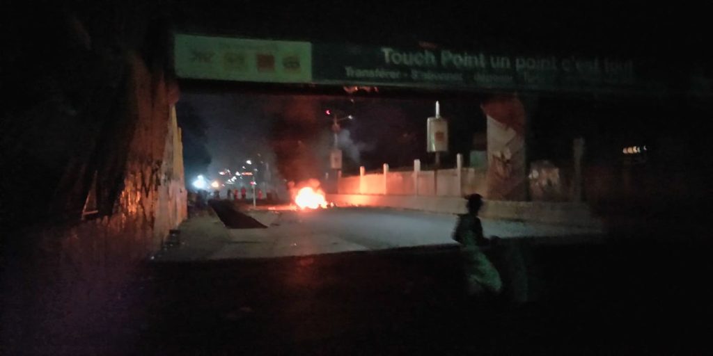 Manifestation contre le manque de courant à Bonfi