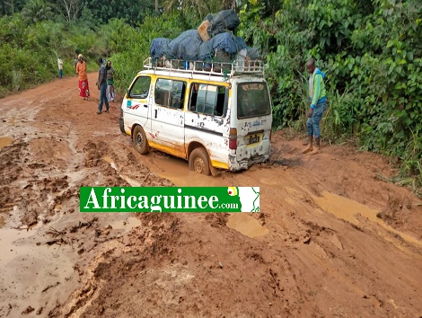Dégradation de la route Nzérékoré Yomou en Guinée Forestière