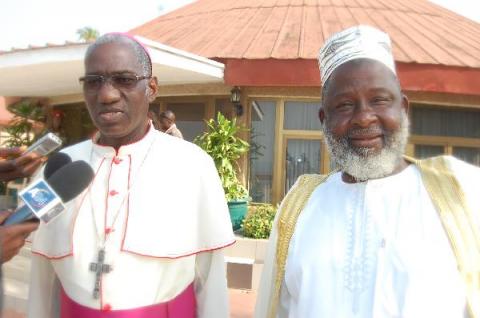 L'archevêque monseigneur Vincent Koulibaly et l'Imam Elhadj Mamadou Saliou Camara