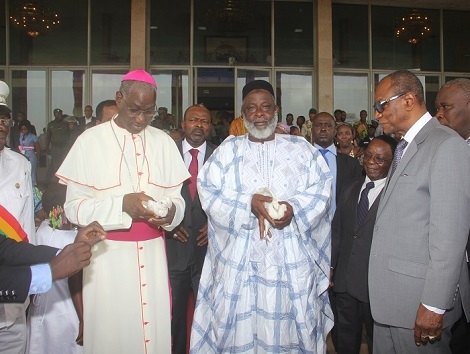 Alpha Condé, Président de la République de Guinée  et des leaders religieux
