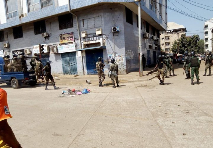 Des gendarmes déployés dans une rue de Kaloum (image d'archive)