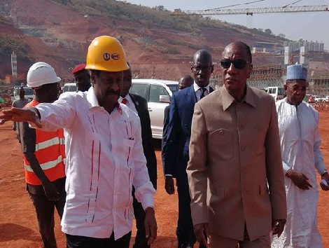Le président de la République de Guinée, Pr Alpha Condé lors d'une visite sur le chantier de Souapiti