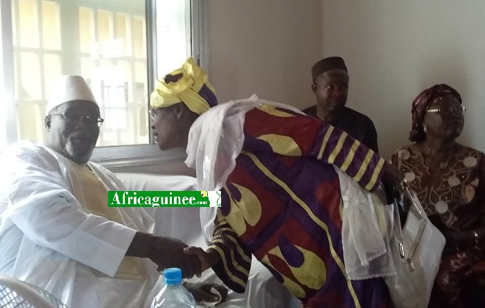 Feature image Elhadj Sékhouna Soumah et des femmes du FNDC