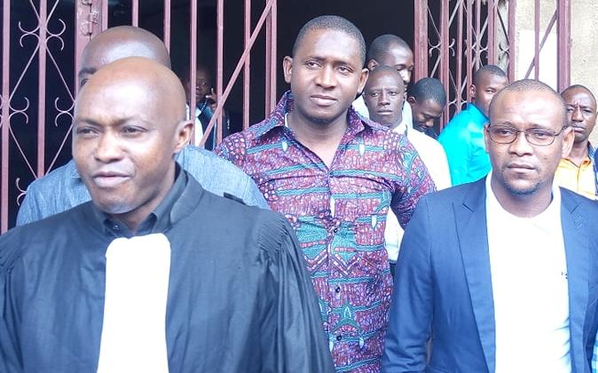 Mohamed Bangoura et Fodé Baldé en compagnie de leur avocat