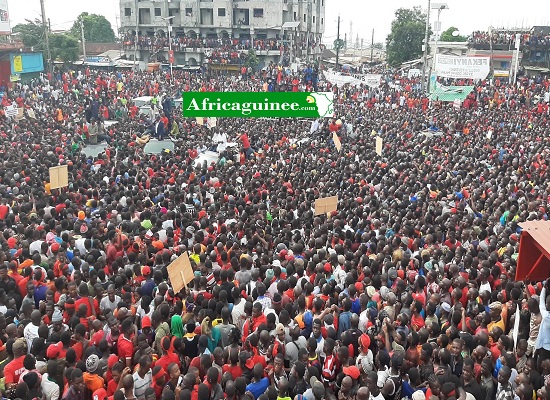 Feature image Des opposants au troisième mandat rassemblés à l'esplanade du stade 28 septembre