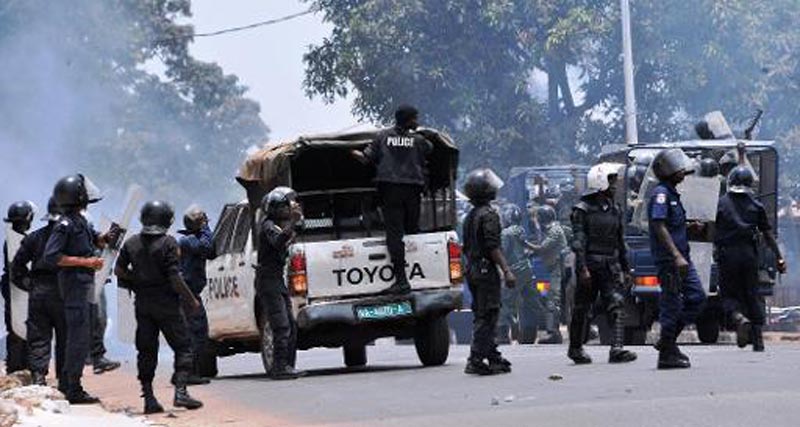 Les forces de l'ordre en opération de maintien d'ordre à Conakry