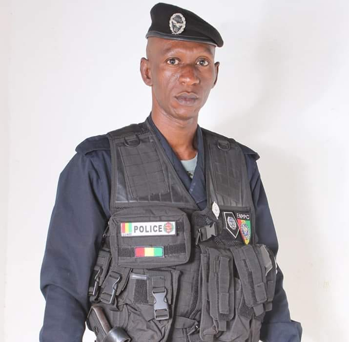 policier_tue