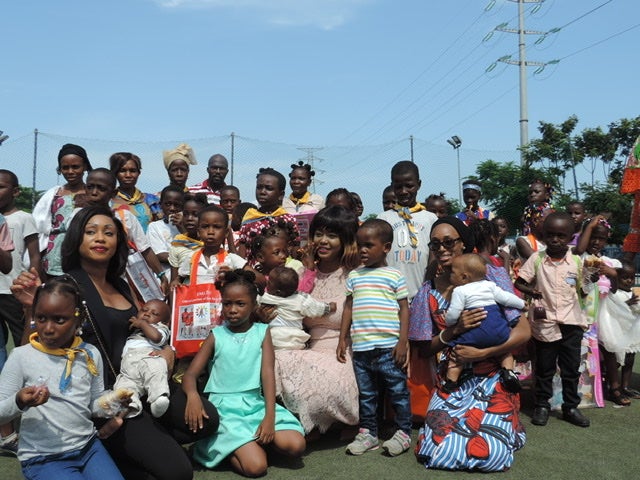 La Fondation SMB Winning fait un don de jouets à la Fondation Rougui Barry and Babies