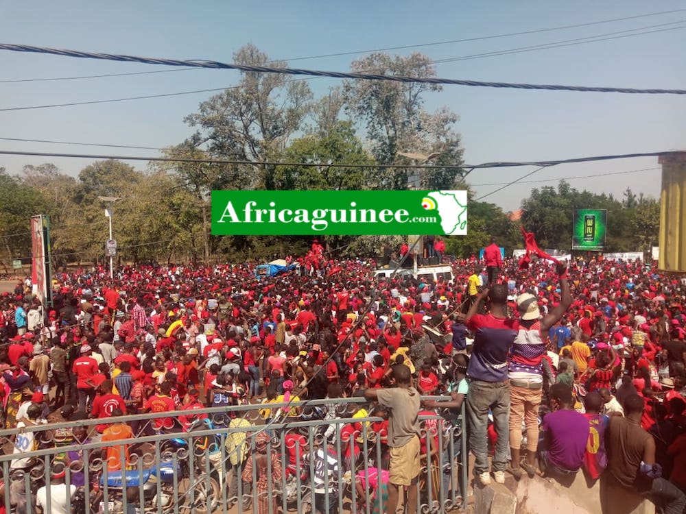 Feature image Des manifestants à la place Tinkisso à Labé