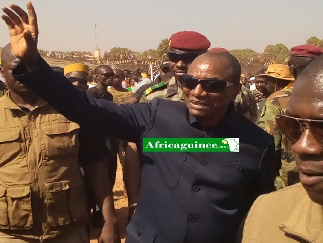 Alpha Condé, Président de la République de Guinée lors d'une tournée en province