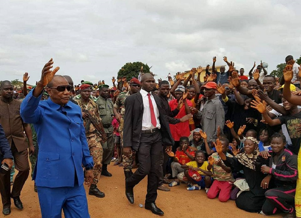 Alpha Condé, Président de la République de Guinée lors d'une tournée en province