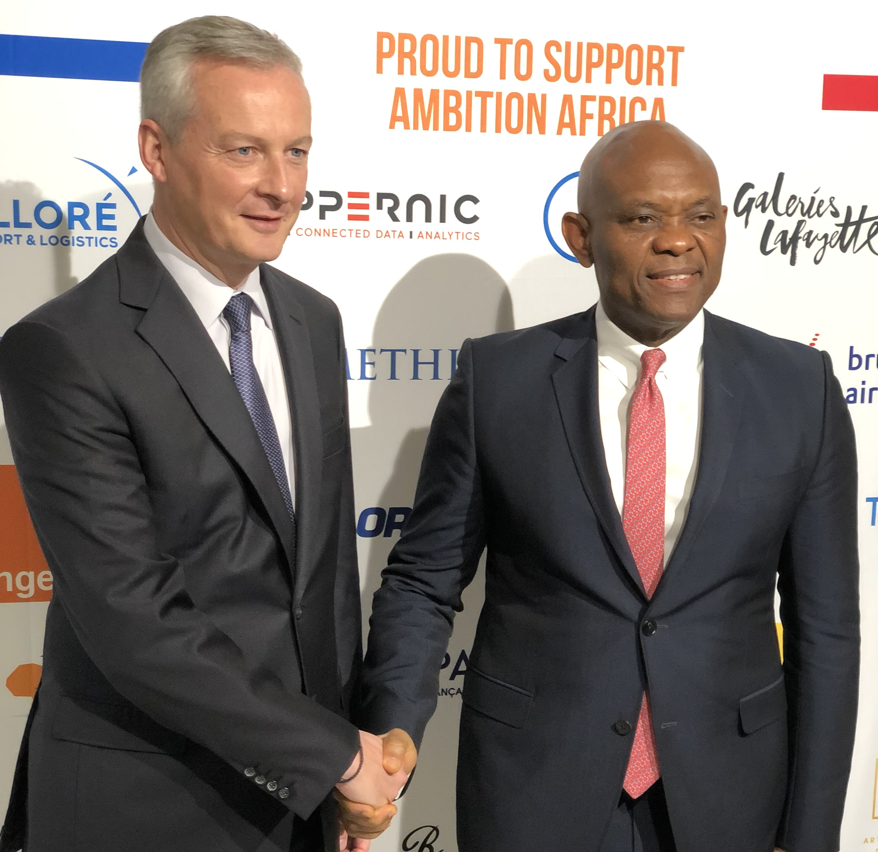 Tony O. Elumelu, CON, Promoteur de la Fondation Tony Elumelu et Président du Groupe United Bank for Africa (UBA) avec Bruno Le Maire, Ministre Français de l’Économie et des Finances, lors de  la conférence du Club France-Afrique Invest à Paris le 30 octobre 2019