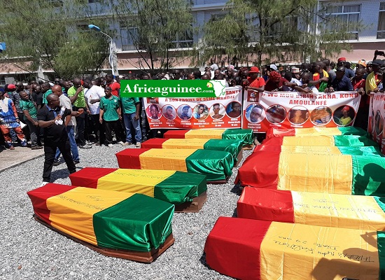 Les corps des victimes des violences d'octobre
