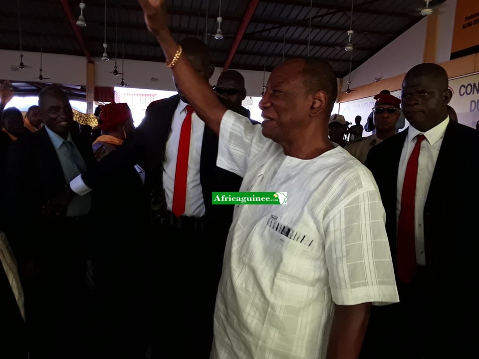 Alpha Condé, Président de la République de Guinée au siège du RPG arc en ciel à l'ouverture de la convention du parti
