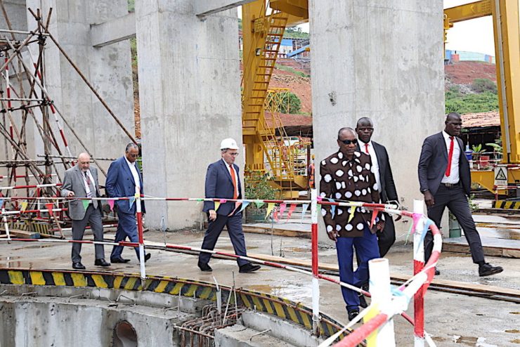 Alpha Condé, Président de la République de Guinée sur le chantier de Souapiti