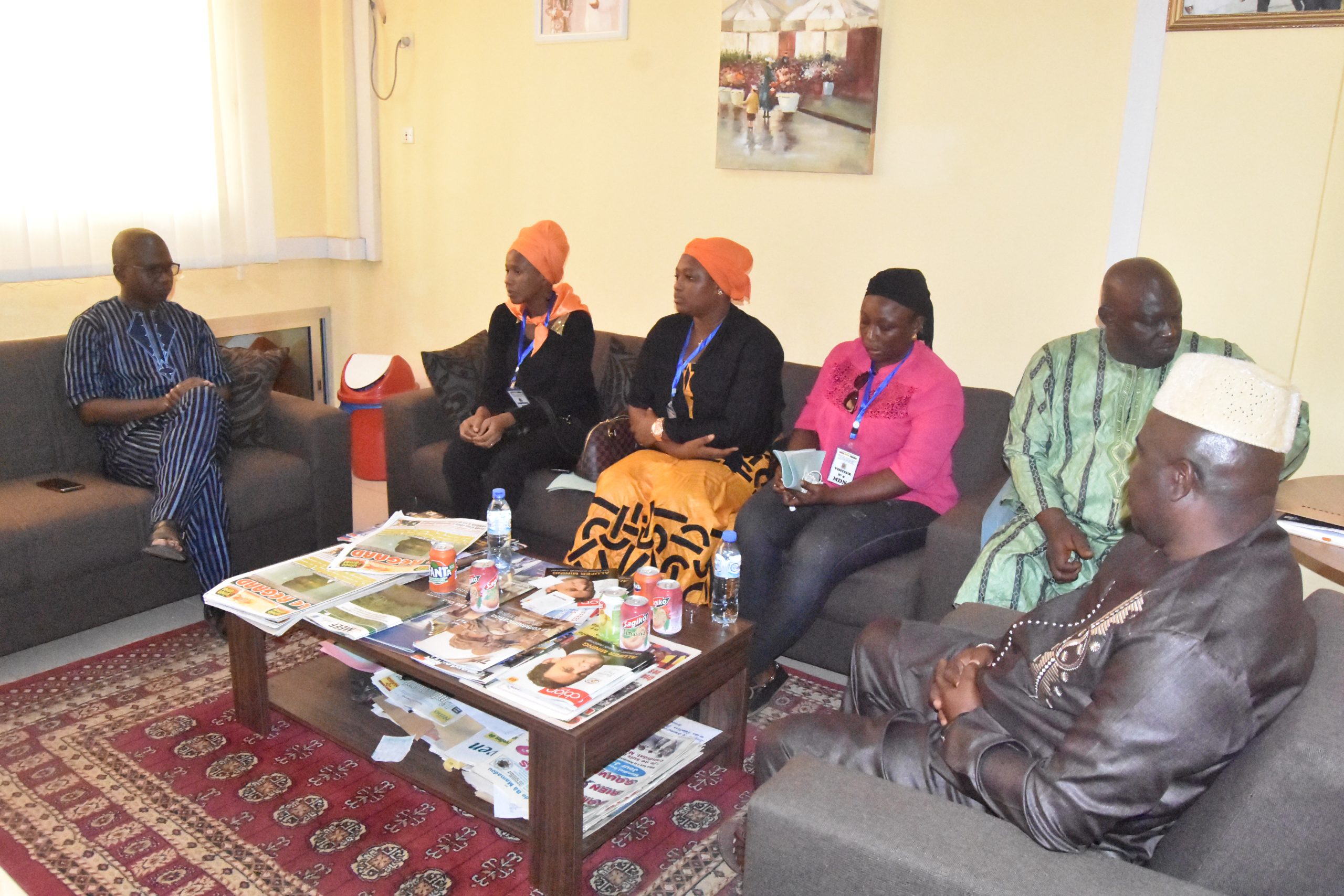 Lecollectif d'activistes féminins des droits de l'homme conduite par Moussa Yero Bah et des cadres du ministère de la Défense nationale