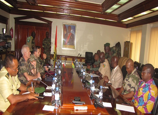 Visite du commandant des éléments français du Sénégal le général Bruno Baratz