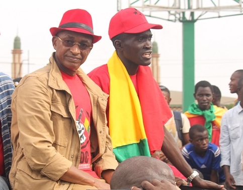 Feature image Sékou Koundouno et Cellou Dalein Diallo lors d'une marche du FNDC