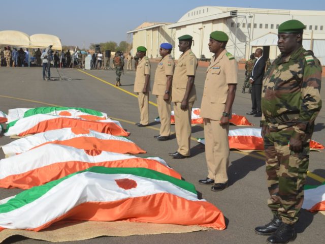 Les dépouilles de militaires nigériens exposés à Niamey-AFP