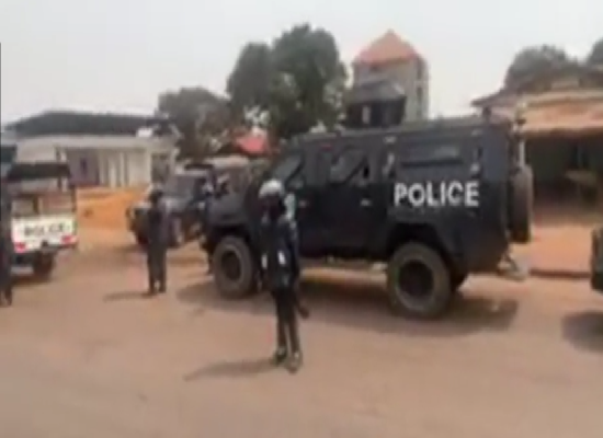 La police anti-émeute déployé à Wanindara en banlieue de Conakry
