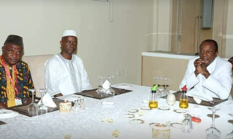 Le président de la République de Guinée, Pr Alpha Condé,  Aboubacar Soumah et Abdoulaye Portos Diallo, leaders du SLECG