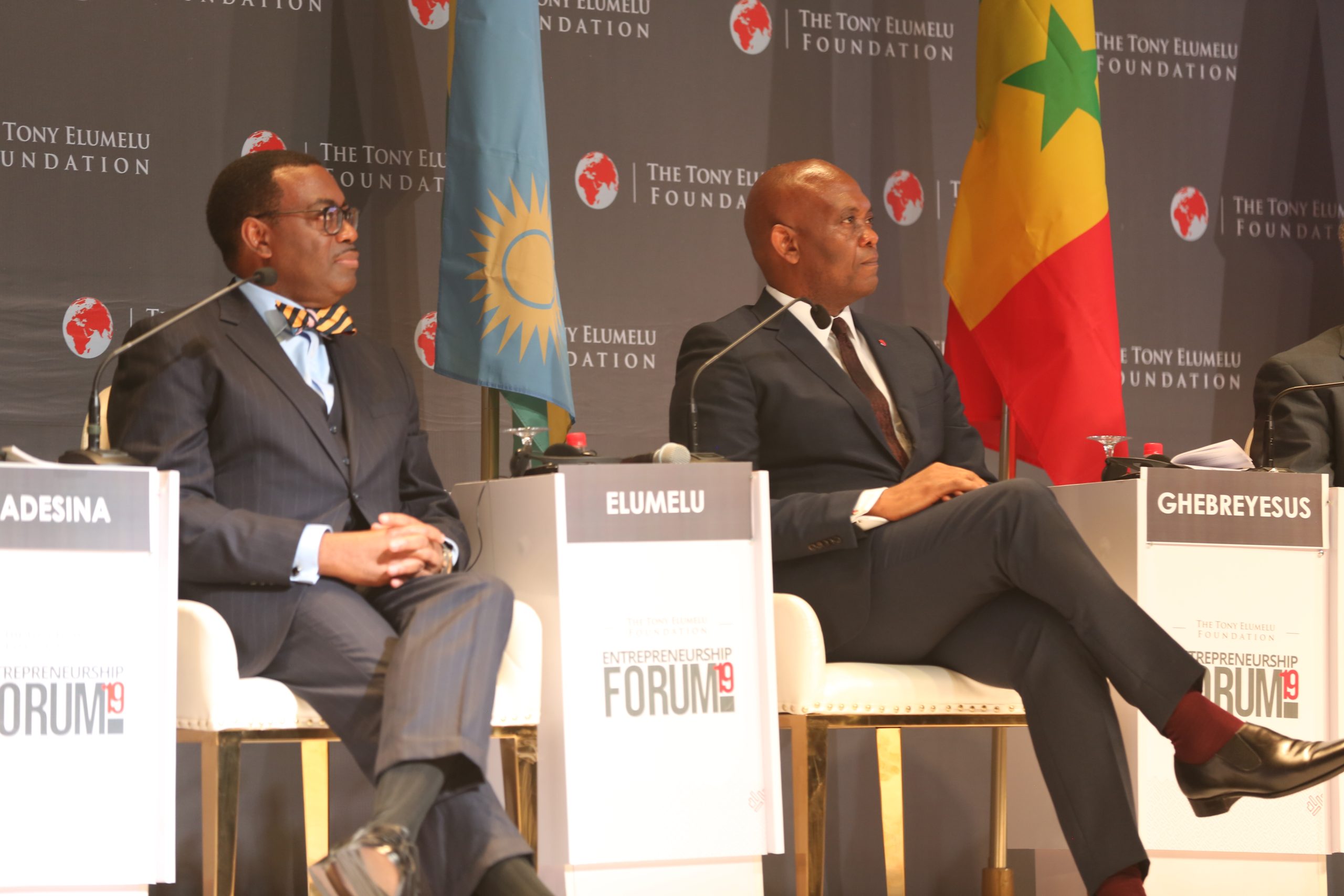 De droite à gauche: Tony O.Elumelu, CON, Fondateur, de la Fondation Tony Elumelu et Akinwunmi Adesina, Président de la Banque africaine de développement (BAD) au Forum de l'entrepreneuriat de la Fondation Tony Elumelu 2019 - la plus grande conférence sur l'entrepreneuriat en Afrique.