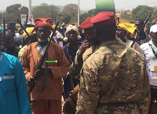 Altercations entre Donzos et bérets rouges à Mamou