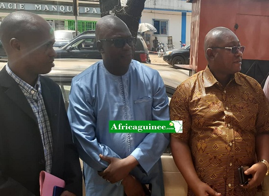 Maître Mohamed Traoré (milieu) et ses confrères réunis à la DPJ