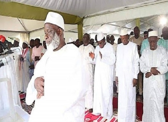 Le grand imam de Conakry, Elhadj Mamadou Saliou Camara dirigeant la prière de l'Aid el Fitr, image d'archive