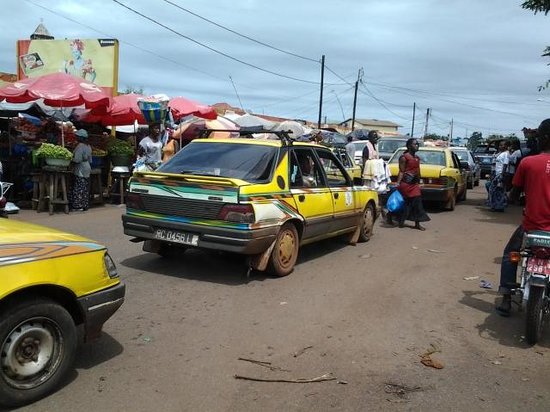 Des taxis dans la circulation à Conakry