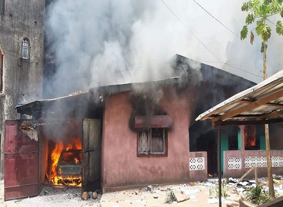 Incendie de la maison du chef de quartier de Wanindara