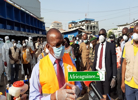 Kassory Fofana lançant une campagne de désinfection des marchés à Conakry contre le Covid-19