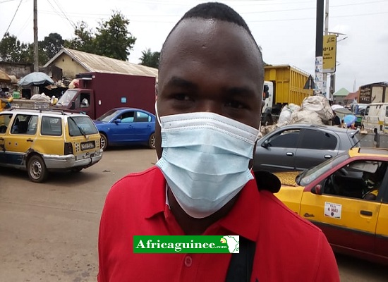 Un citoyen de Conakry s'exprime sur le port de bavettes