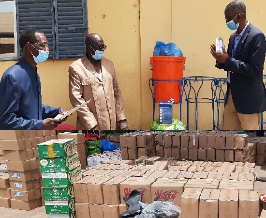 Le CICR fait un important don de kits sanitaires aux détenus de la Maison Centrale de Conakry
