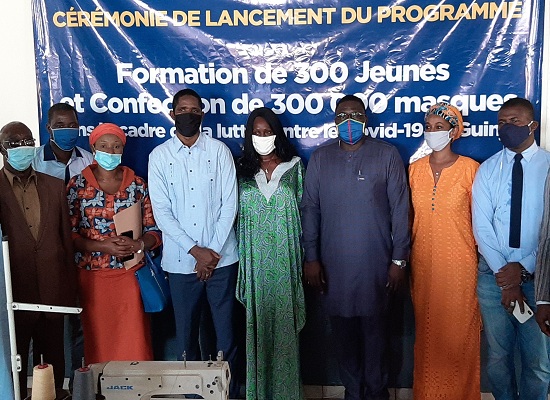 La Fondation Volontaires d’Afrique forme et équipe plus de 300 jeunes dans confection des masques lavables