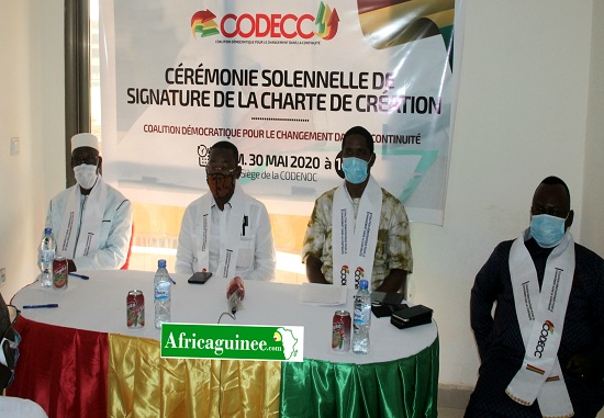 Des membres de la Coalition Démocratique pour le Changement dans la Continuité (CODECC).